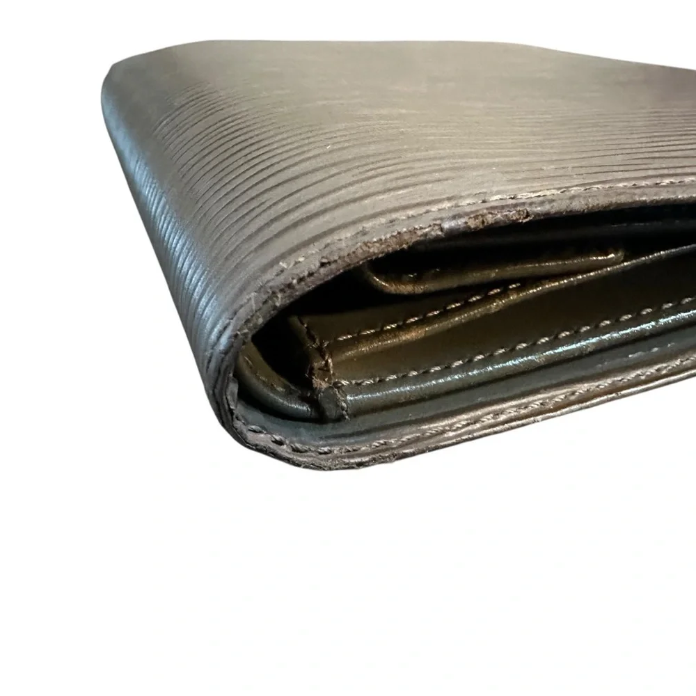 Louis Vuitton Porte-Billets Compact Wallet in Pepper gray Epi leather